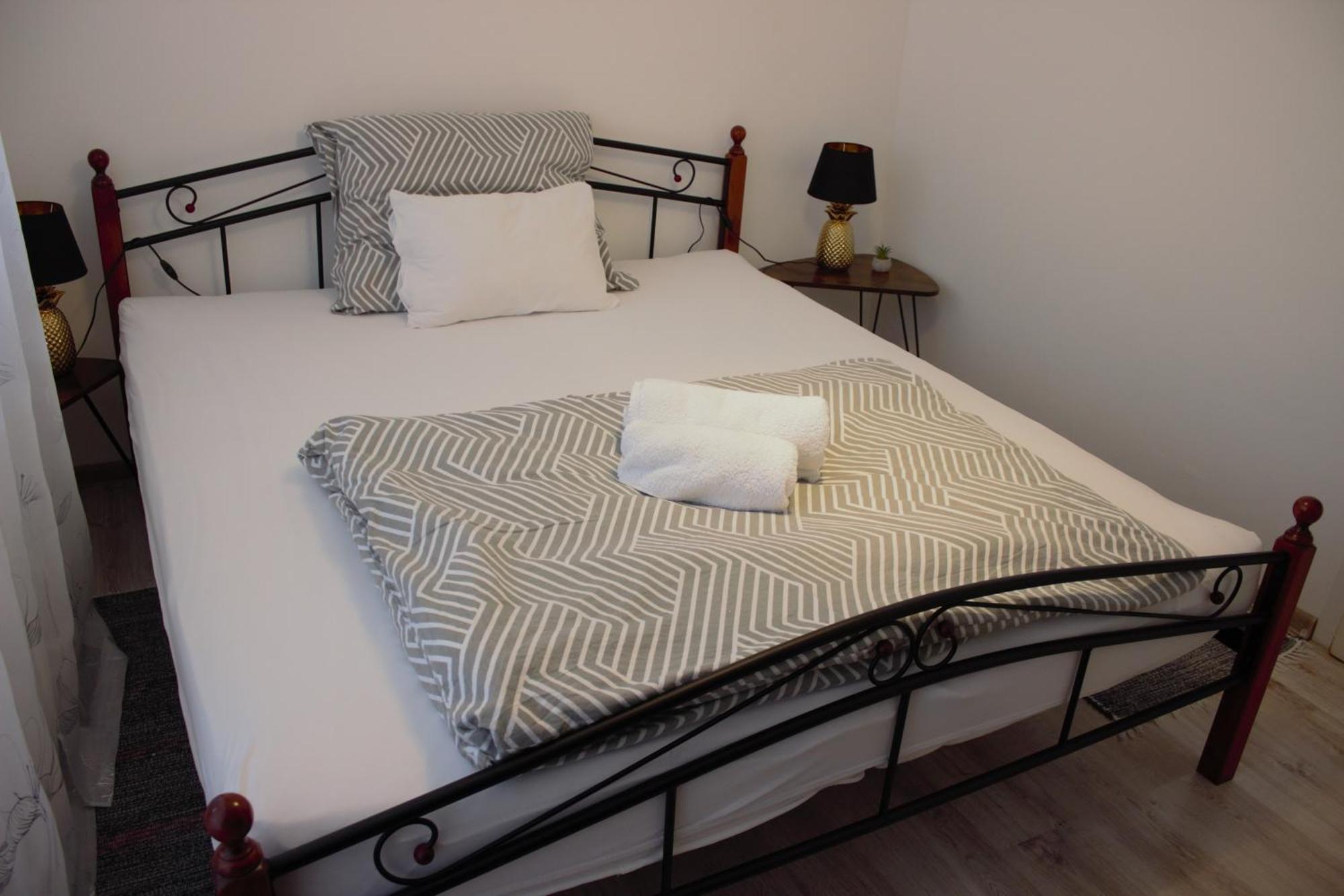 Apartman Surany Exterior foto